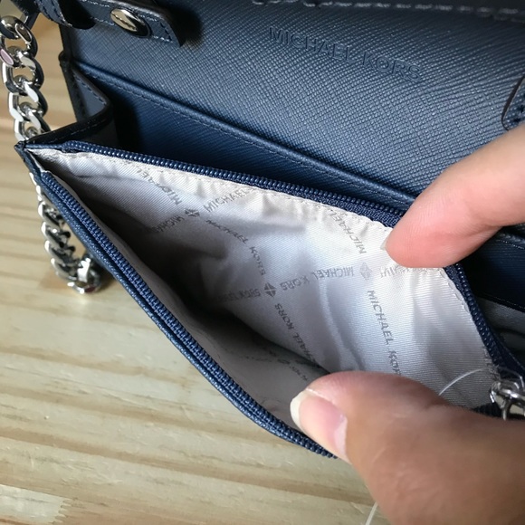 Michael Kors Purse🎈🎈 - Picture 8 of 11